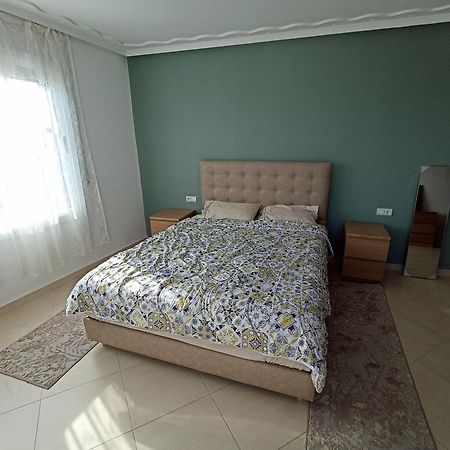 Appartement Familial Au Centre De Nador Ville Luaran gambar