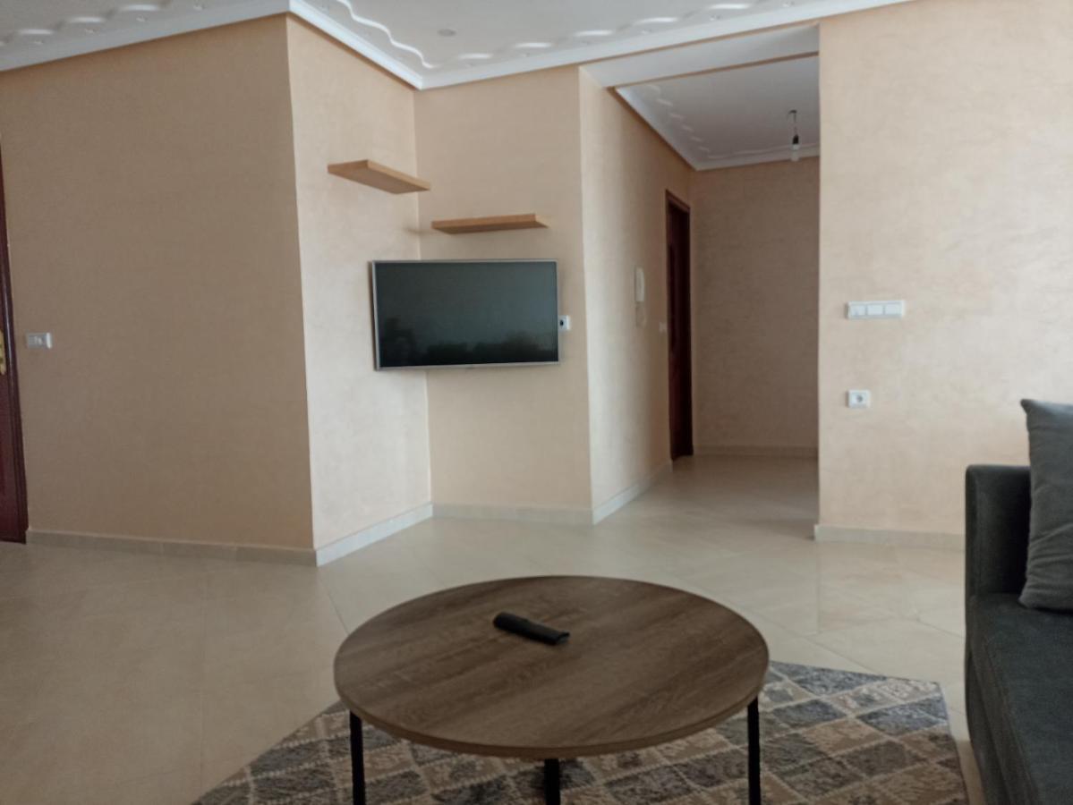 Appartement Familial Au Centre De Nador Ville Luaran gambar